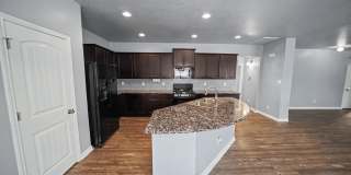 Modern 4-Bed Home with Open Layout in New Braunfels - Realtor Commission: $500 Gallery 16