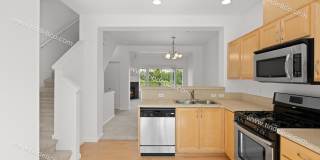 2ND MONTH FREE! Charming Townhome w/ Fireplace, Balcony & More Near Progress Ridge! Gallery 10