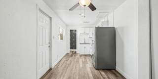 4 weeks of free rent! - Studio Near Grand Canyon University with washer/dryer! Gallery 2