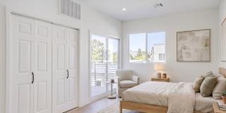 5639 Riverton Ave Gallery 11