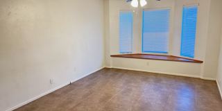 2 bedroom townhome in Phoenix Gallery 10