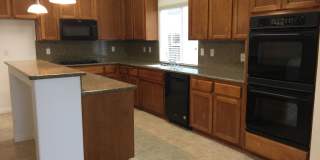 Comfortable 3-Bedroom, 2-Bath Home with Modern Kitchen Gallery 5