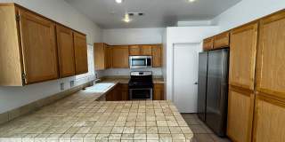 Pool & Spa plus 4 bedrooms Gallery 11