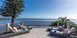 Wailupe Seaside Haven: Beachfront Luxury Home w/ Infinity Pool & City Proximity Gallery 48