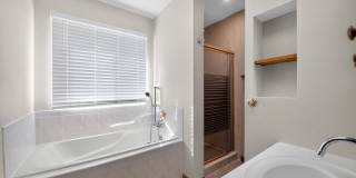 Spacious 6BR House in Lakewood Gallery 13