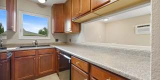 Charming 2BR Townhome w/ Attached Garage in Prime Lakewood Location! Gallery 10