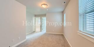 ** NEW PRICE ** Gorgeous 3-Bed Hillsboro Home with a Fenced Yard! Gallery 24