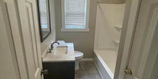 Great location in the heart of Bloomington! 5 Bedrooms Great location in the heart of Bloomington! 5 Bedrooms Gallery 19