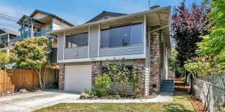 Fully Renovated 3BD Upper Duplex with Garage & Garden in West Seattle Gallery 3