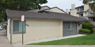 Townhome - 2 bedrooms, 1 bathroom & 1 car garage - NO A/C! NO PETS ALLOWED! Gallery 22