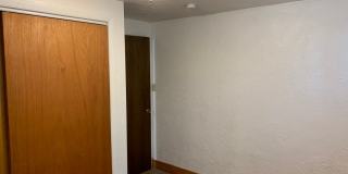 1422 W Oak St Bsmt UNIT Gallery 21