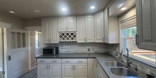 Huge 4 bedroom -A stones throw to PLU! Gallery 17