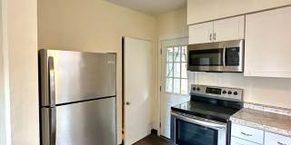 2 Bed 1 Bath home in Beechview - Close to Downtown, Public Transit - Available June Gallery 9