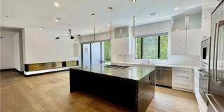 1319 Sunset Plaza Drive Gallery 10
