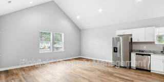 2015 E Maryland St Gallery 12