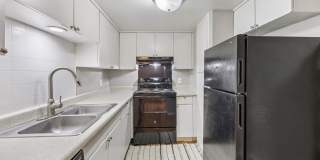 Premier Gardens Apt. Gallery 14