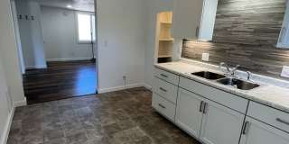 Recently Updated 2 Bed/1 Bath Upper Level Duplex Near Downtown! Gallery 1