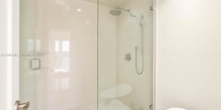 1000 Venetian Way Gallery 30