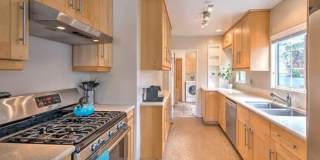 Beautifully Remodeled Home in Fantastic Westside Village/Palms location Gallery 8