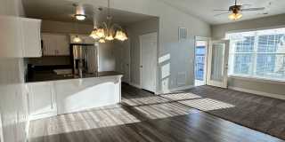 Bright and Modern 3 Bed Condo in Prime Location with Pool & Clubhouse!! Bright and Modern 3 Bed Condo in Prime Location with Pool & Clubhouse!! Gallery 5