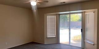 4 Bedroom Home With Pool! Gallery 16