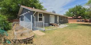 7 Bedroom Home in Bloomington Gallery 41