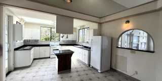 3747 Trinity [PRM: Henry] Gallery 9