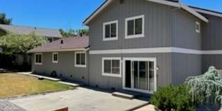 -Spacious 4 Bed 2.5 Bath, House, with Hew Hardwood Floors throughout - Gallery 31