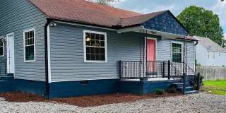 Room in 3 Bedroom Home at Glory St Gallery 1