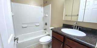 Spacious and Bright Oceanside Condo Gallery 13