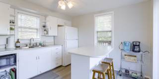 Cozy 1 Bedroom Bungalow!! Gallery 14