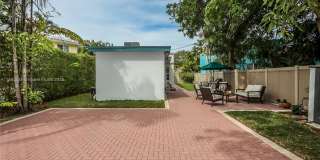 1648 Adams Street Gallery 16