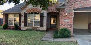 BEAUTIFUL HOME IN GREAT LOCATION! Gallery 1