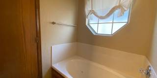 Large 3 Bed 2 Bath Home In Moore Schools With Storm Shelter!!! Gallery 21