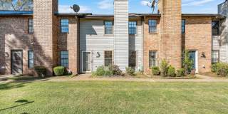 Harts Landing - Right next to the pool! One month half off rent! Gallery 5