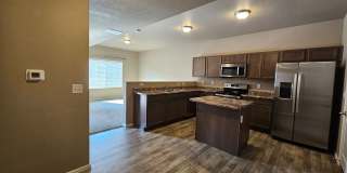 3 bed-3 bath Townhome with AC!!! Gallery 8