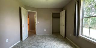 3 Bed / 2 Bath Extremely close to Wedington Exit! Pre-leasing for Aug 10 Move-in! Gallery 25