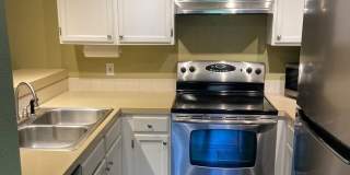 Condo in Pendleton Square Gallery 13