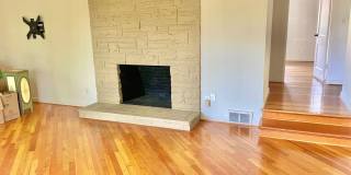Charming  home on quiet street, great location Gallery 10