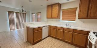 Single Story West Rosamond Home Gallery 8