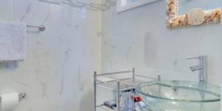 213 Washington Avenue Gallery 10
