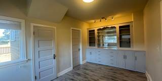 Huge 4 bedroom -A stones throw to PLU! Gallery 22