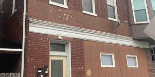 Top Floor, Renovated 1 Bedroom Apartment-York City SD Gallery 1