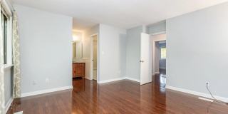 Room in 3 Bedroom Home at Sandy Creek Dr Gallery 18