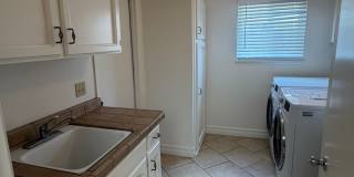 Charming 3 bedroom 2 bathroom home located in Hanford Gallery 24