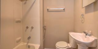 Newly Remodeled 3BR/1.5BA Townhome - Bates Hendricks Gallery 14
