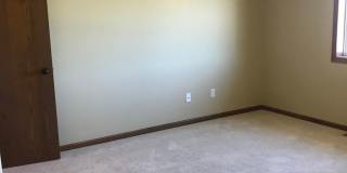 Beautiful West Side 3 Bed/2.5 Bath Townhome! Gallery 29