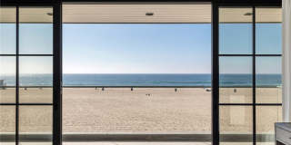 2428 The Strand Gallery 38