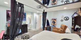 7 Bedroom Home in Bloomington Gallery 14