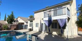 Large Four Bed, Three Bath Home with a Pool Gallery 38